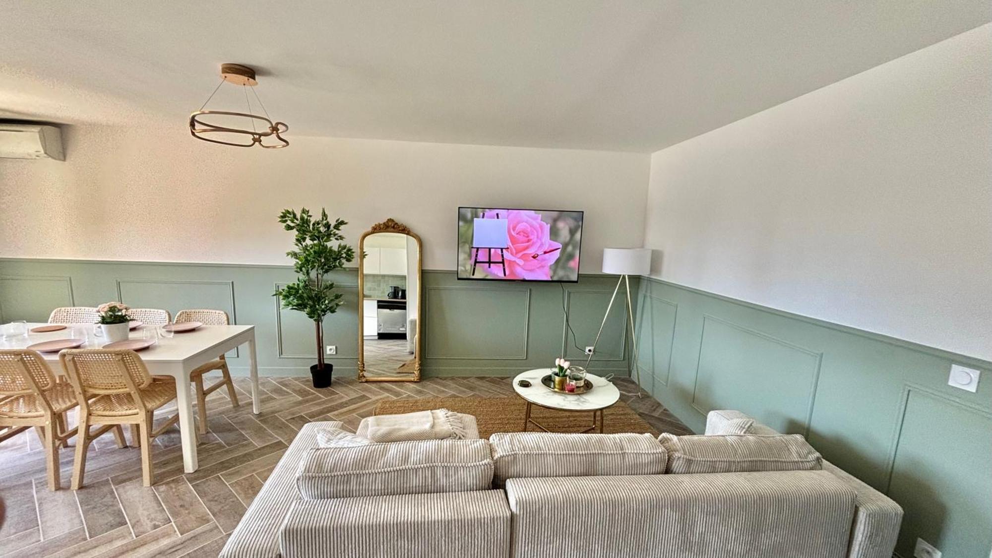 Modern & Cosy 3 Bedrooms Train Tramway ニース エクステリア 写真